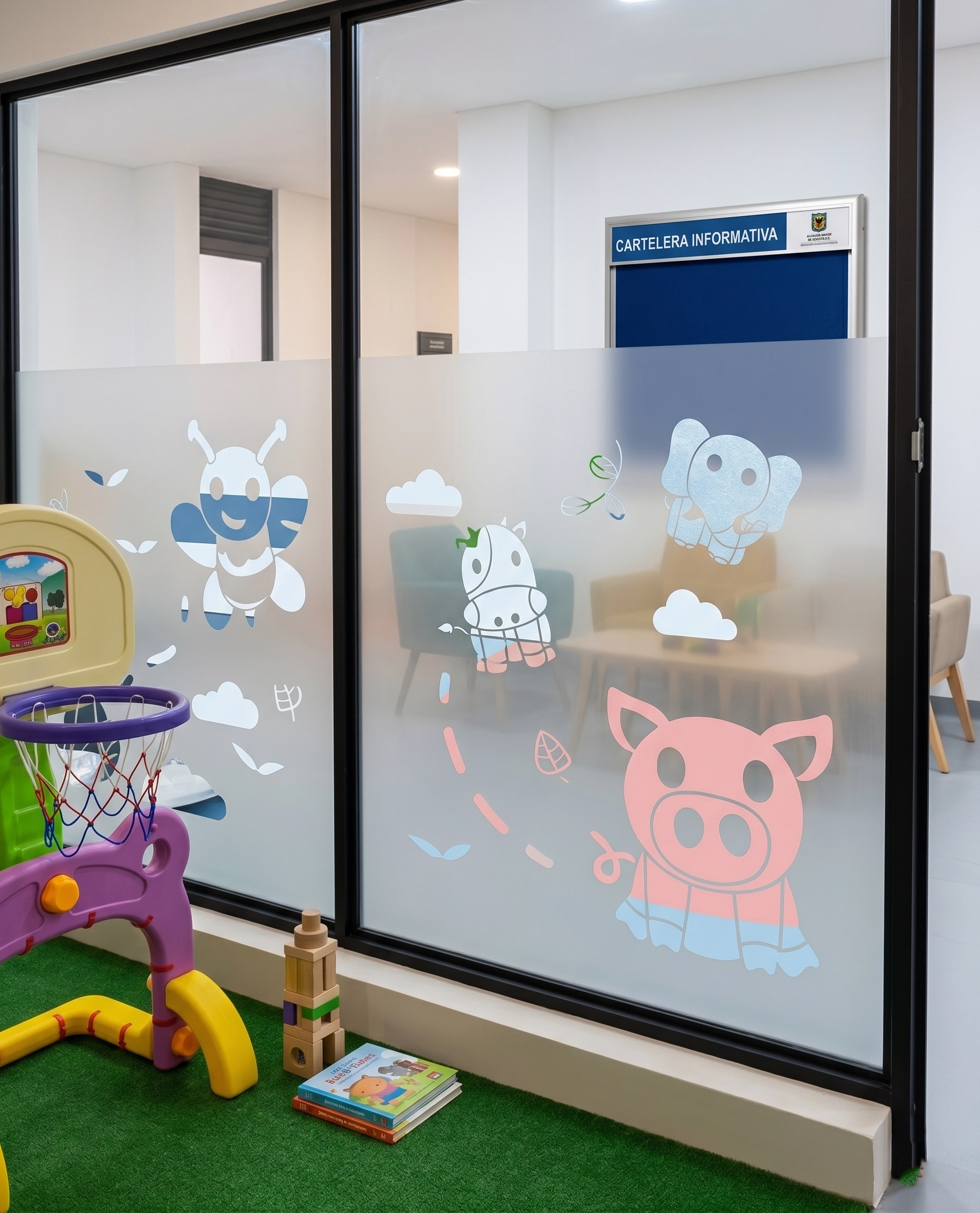 Detalle de vinilo frosted en aulas infantiles